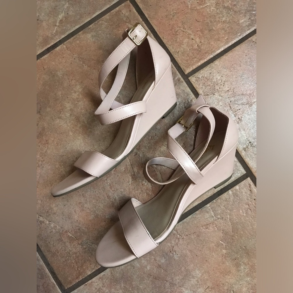 Light pale pink wedges one inch strappy sandals really
Pretty color